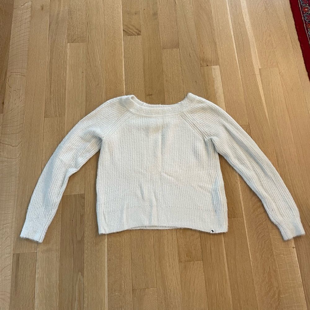 Abercrombie&Fitch white fuzzy sweater